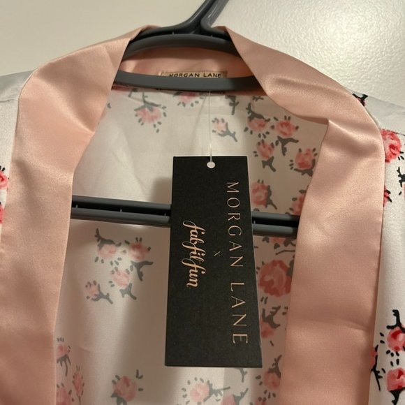 Morgan Lane Women's Pink Rose Robe - Picture 5 of 6